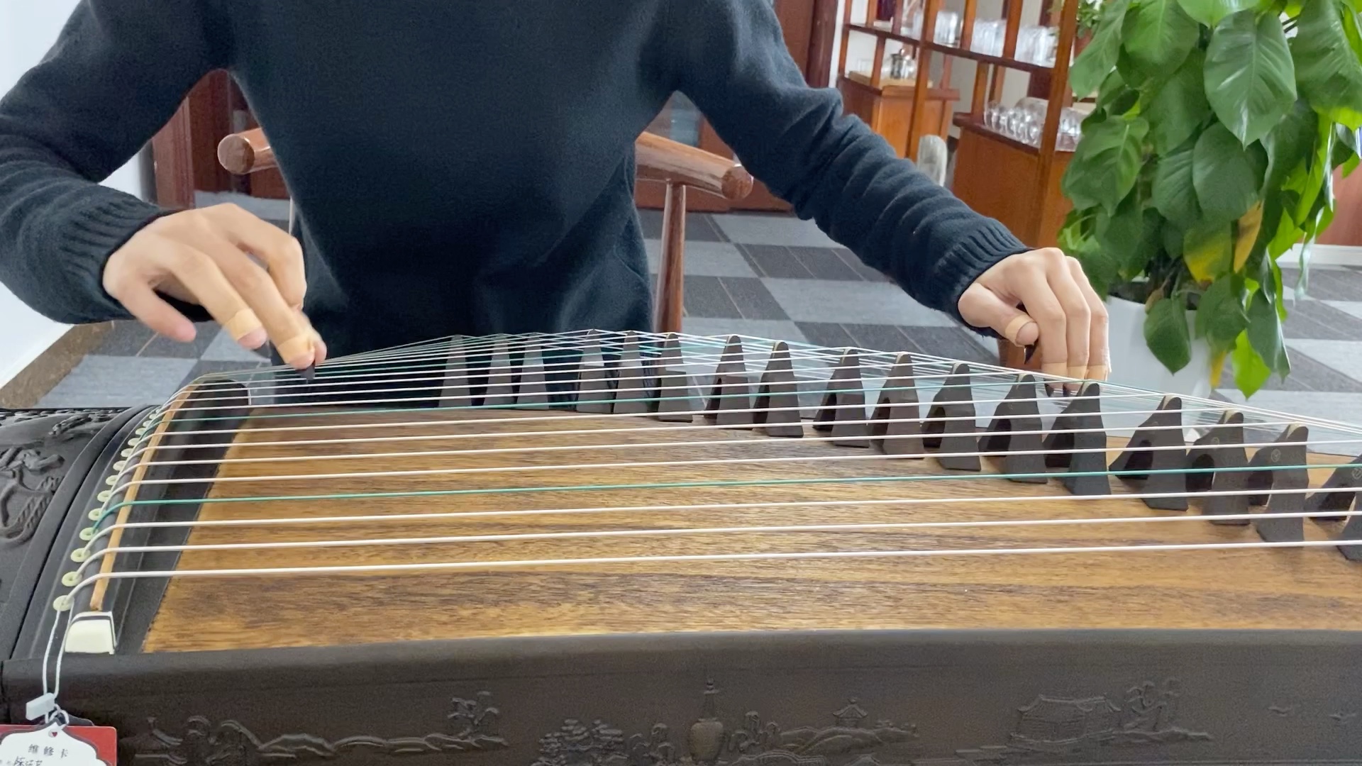 《虞美人》一级考级曲初学练习指南与古筝维护保养知识