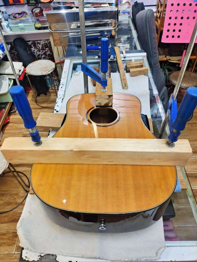 卡普玛民谣吉他琴体与指板变形的专业维修与整形